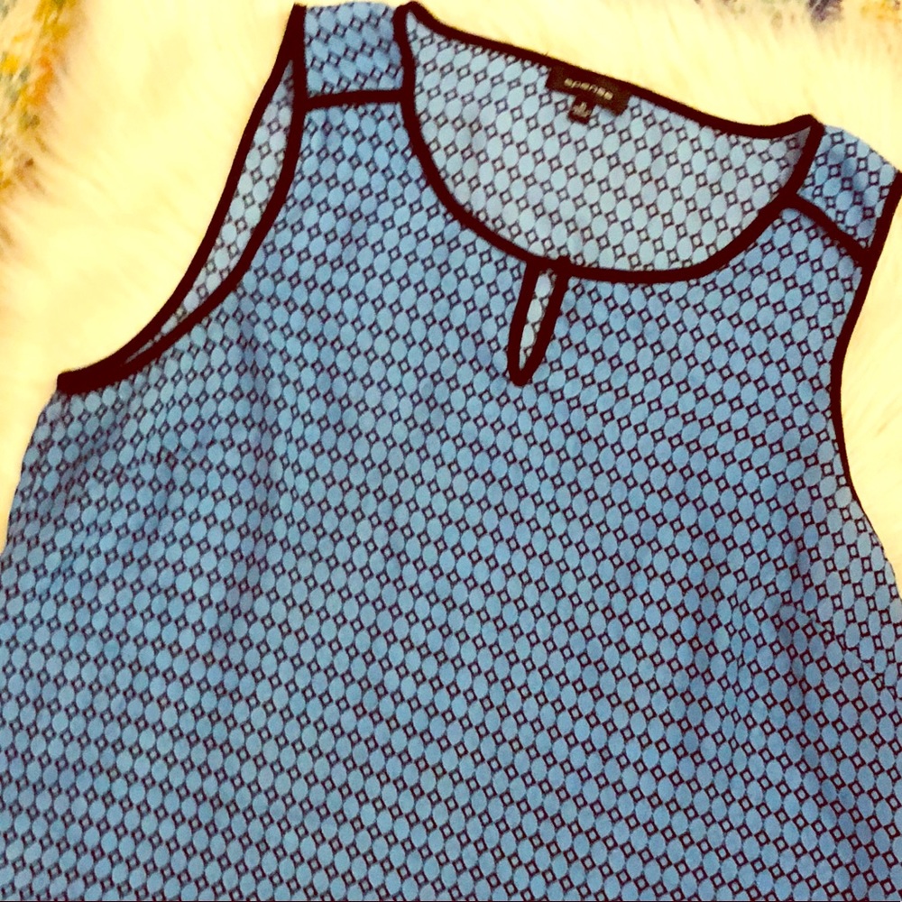 EUC Spense Navy & Light Blue Keyhole Top